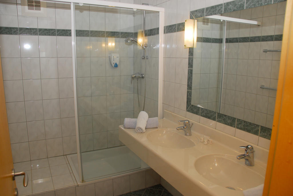 Alpenhotel Badmeister Flattach Chambre photo
