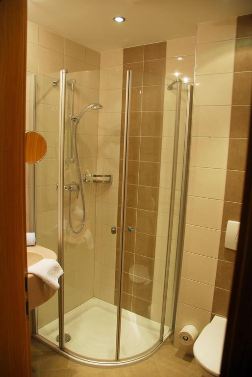 Alpenhotel Badmeister Flattach Chambre photo